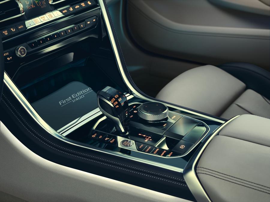 Детали интерьера BMW M850i xDrive First Edtion (G15) 2019 года  (WW) (фото 4 из 7)
